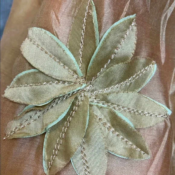 Kay Unger Gold Cap Sleeve Fit And Flare Silk Dress With Floral Hem Detail Size 8 - Picture 9 of 14